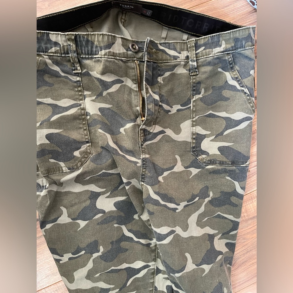 Torrid camouflage skinny jeans size 18